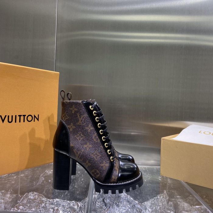 LOUS VUITO BROWN STAR TRAIL ANKLE BOOTS